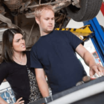 Checklist: Revisión de partes de elevador de coches de taller - ¡Asegura la seguridad!