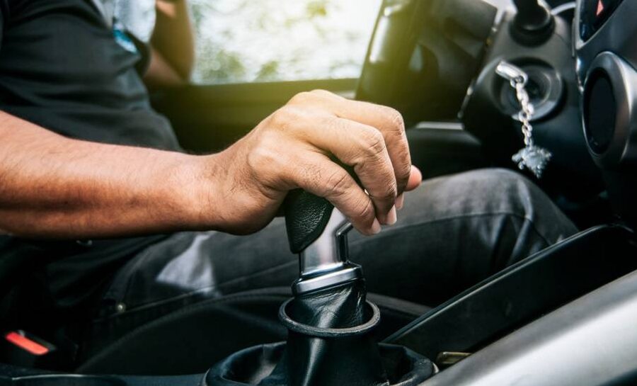 Cómo se parte la transmisión de un coche: descubre los detalles clave