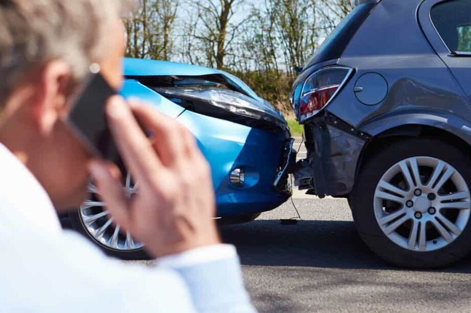 ¡Impactante accidente! Me han chocado en el coche por detrás ¡Impactante accidente! Me han chocado en el coche por detrás