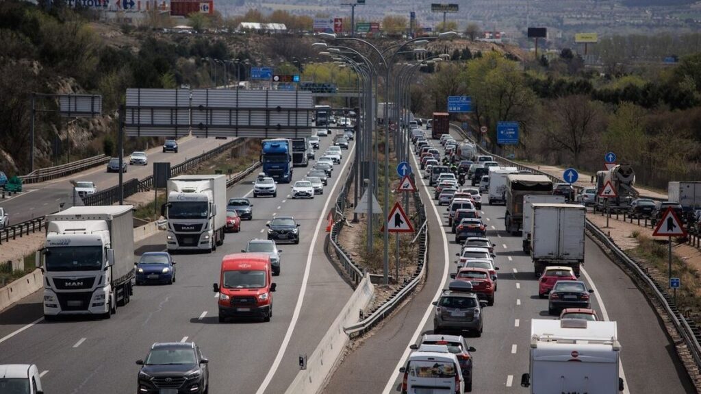 ¡Impactante! Noticias de hoy: Parto en coche desata caos en la autopista. ¡Impactante! Noticias de hoy: Parto en coche desata caos en la autopista.