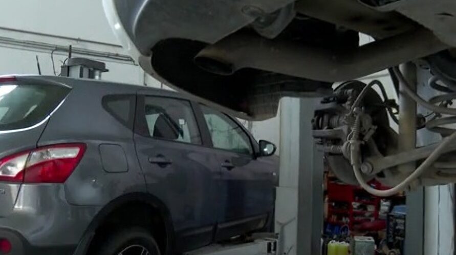 Increíble parte de entrada de coche en un taller: ¡ Increíble parte de entrada de coche en un taller: ¡