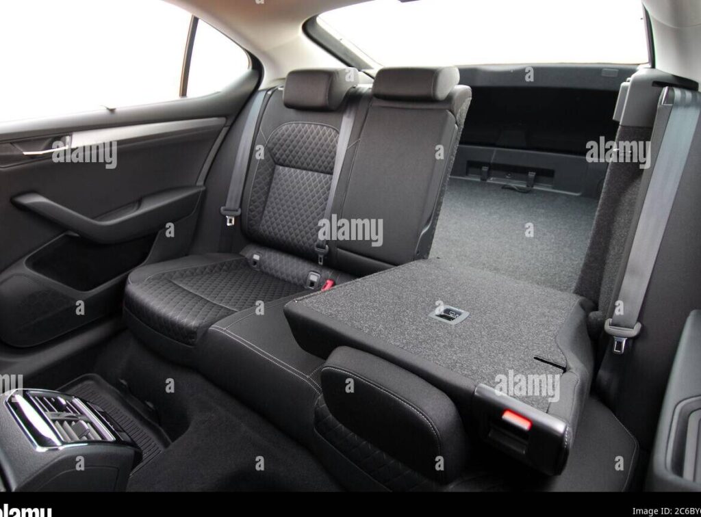 Parte de abajo de un coche compacta: Parte de abajo de un coche compacta: