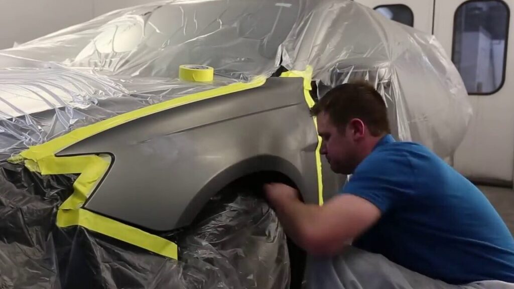Transforma tu coche con spray vinilo: cómo pintar una parte en minutos